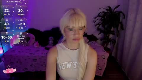 MissNatis online show from March 27, 2:24 am