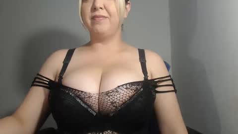 Snapshot of natasha9_ chatting on January 14, 1:15 am NATTY online show from January 14, 1:15 am