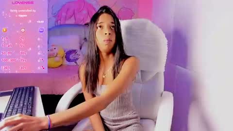 Snapshot of natasha_smith_ws chatting on March 1, 9:59 pm Natasha  online show from March 1, 9:59 pm