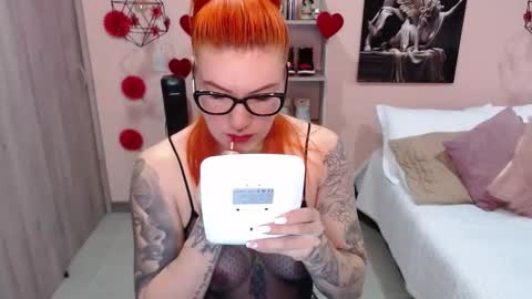 Snapshot of natasha_woo chatting on March 4, 11:51 am Nat online show from March 4, 11:51 am