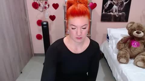 Snapshot of natasha_woo chatting on February 19, 11:57 pm Nat online show from February 19, 11:57 pm