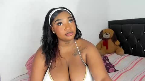 Snapshot of natassha_brown chatting on February 22, 11:43 pm Natassha online show from February 22, 11:43 pm