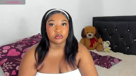Snapshot of natassha_brown chatting on February 21, 4:18 am Natassha online show from February 21, 4:18 am