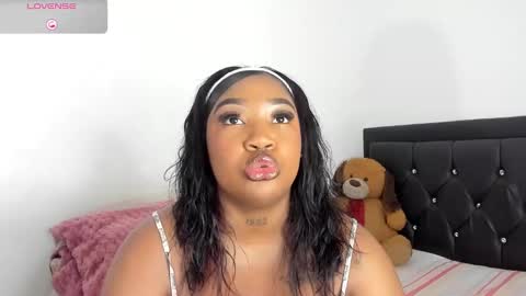 Snapshot of natassha_brown chatting on February 24, 11:52 pm Natassha online show from February 24, 11:52 pm