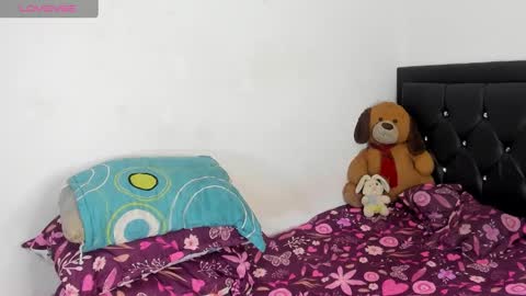 Snapshot of natassha_brown chatting on December 28, 12:03 pm Natassha online show from December 28, 12:03 pm