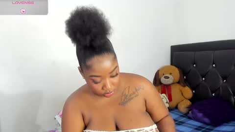 Snapshot of natassha_brown chatting on December 12, 1:21 am Natassha online show from December 12, 1:21 am