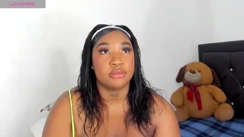 Snapshot of natassha_brown chatting on March 5, 12:05 am Natassha online show from March 5, 12:05 am