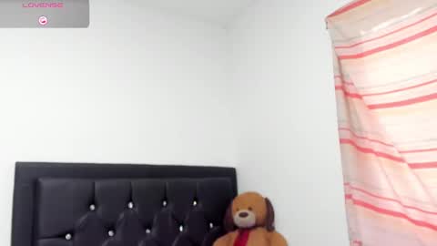 Snapshot of natassha_brown chatting on March 10, 11:45 am Natassha online show from March 10, 11:45 am