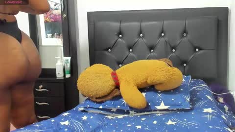 Snapshot of natassha_brown chatting on October 16, 2:03 am Natassha online show from October 16, 2:03 am