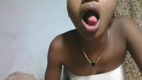 nathalia069 online show from May 18, 10:38 pm