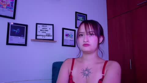 Nathalia Ramirez online show from May 26, 10:53 pm