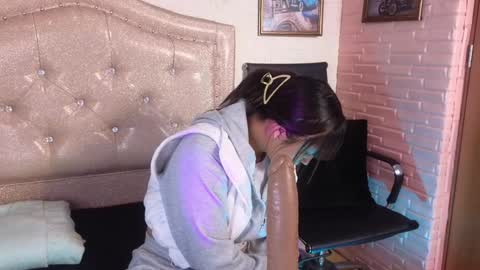 Natalia Torres online show from February 7, 11:23 am