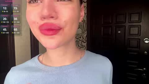 Juliana online show from May 21, 9:18 am