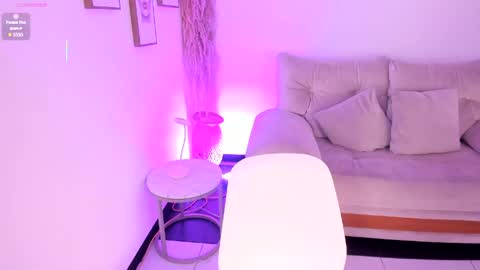 natti_london online show from May 20, 7:49 am