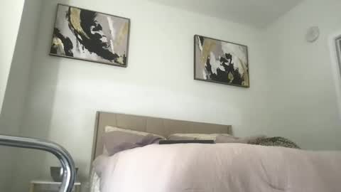 Your favorite Muscle Mommy 3 online show from January 4, 7:23 pm