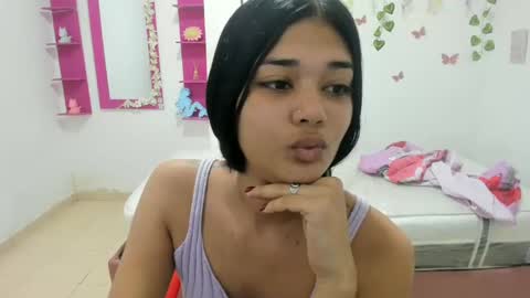 naty_lan online show from November 3, 1:59 pm
