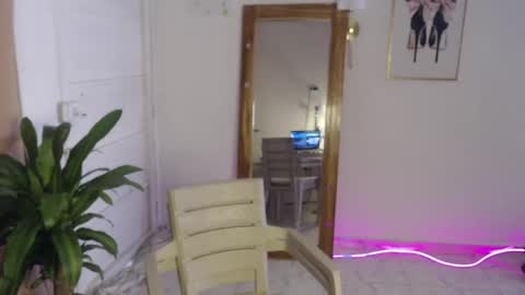 Stella Mcqueen online show from May 5, 2:31 pm