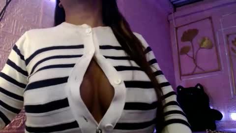 naughty_lorien143 online show from May 13, 10:54 am