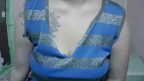 Snapshot of naughtymom_33 chatting on October 4, 7:36 am naughtymom_33 online show from October 4, 7:36 am
