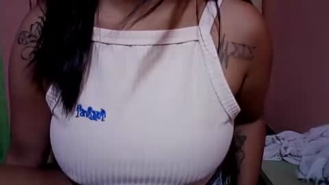 Snapshot of naughtymom_33 chatting on September 25, 8:13 am naughtymom_33 online show from September 25, 8:13 am