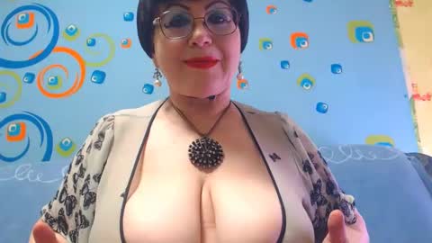 OldKinkyMILF online show from January 27, 6:41 am