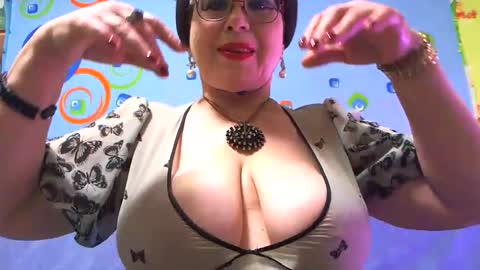 OldKinkyMILF online show from January 6, 6:47 am