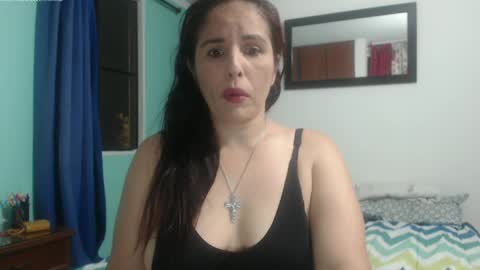 Snapshot of naugthymilf23 chatting on January 5, 1:35 am keyra online show from January 5, 1:35 am