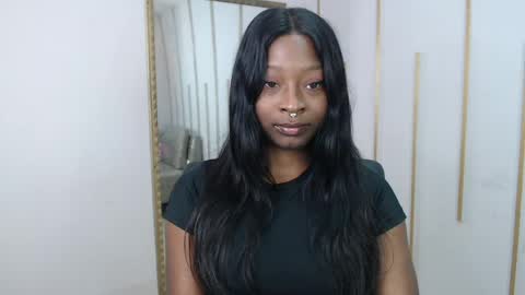 Nayaris 3 online show from May 22, 3:43 pm