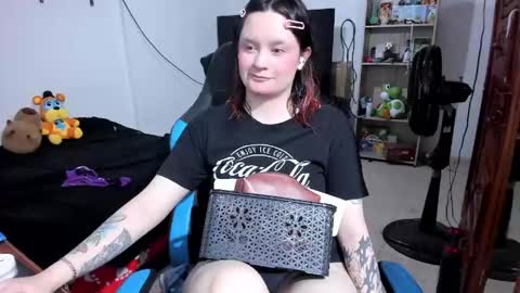 Geek Nicole    im Neeko UwU online show from May 24, 10:09 pm