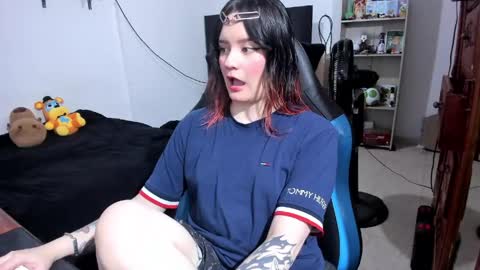 Geek Nicole    im Neeko UwU online show from May 11, 3:29 pm