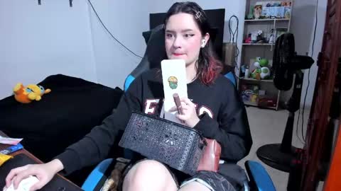 Geek Nicole    im Neeko UwU online show from May 23, 3:43 pm