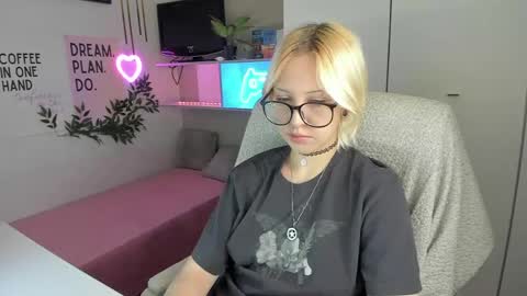 Kate online show from May 18, 8:37 pm