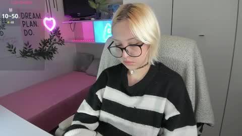 Kate online show from May 16, 9:03 pm