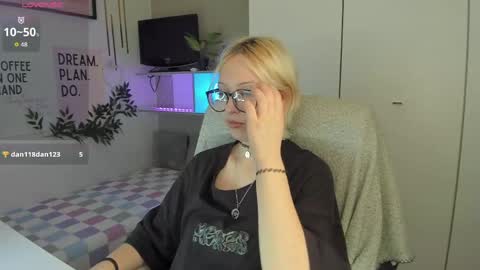 Kate online show from May 12, 9:10 pm