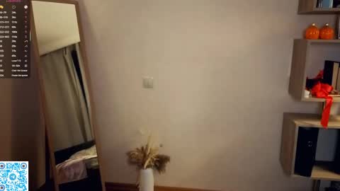Vicky and Beatrice online show from May 10, 7:38 pm