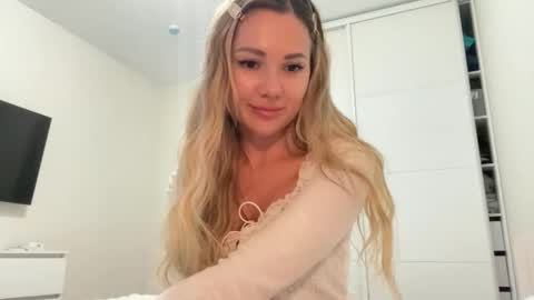 NensySafrons online show from April 1, 8:39 pm