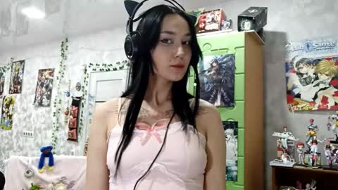 Mia online show from September 25, 10:14 am