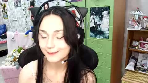 Mia online show from October 4, 10:10 am