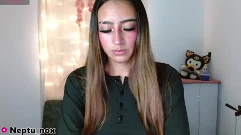Snapshot of neptu_noxx chatting on February 6, 2:44 am Neptu noxx online show from February 6, 2:44 am