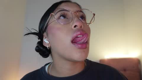 Snapshot of nerak_a chatting on September 18, 4:38 pm Helena Every Friday new video for my fan club loves online show from September 18, 4:38 pm