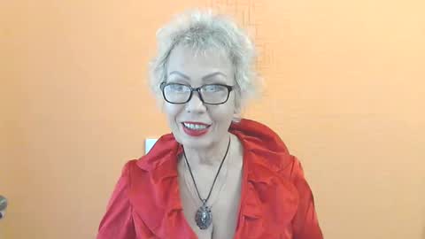 NessyJenixs online show from October 18, 8:06 am