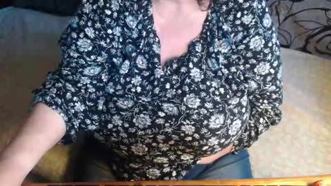 Lilly  online show from May 13, 3:34 am