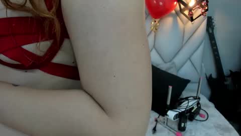 Snapshot of nezukokamado1_ chatting on February 14, 2:12 pm Milena online show from February 14, 2:12 pm