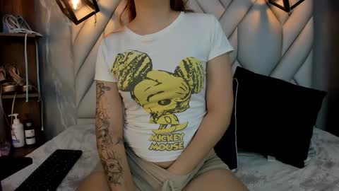 Snapshot of nezukokamado1_ chatting on January 28, 1:49 pm Milena online show from January 28, 1:49 pm