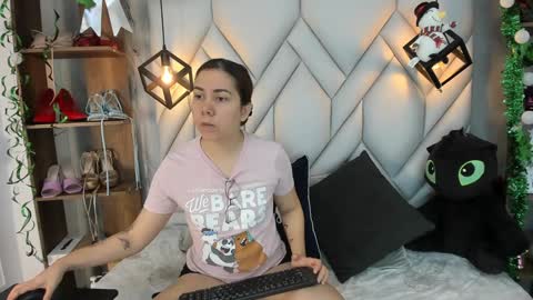 Snapshot of nezukokamado1_ chatting on January 6, 1:41 pm Milena online show from January 6, 1:41 pm