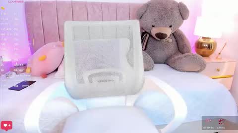 Nia online show from February 2, 7:24 pm