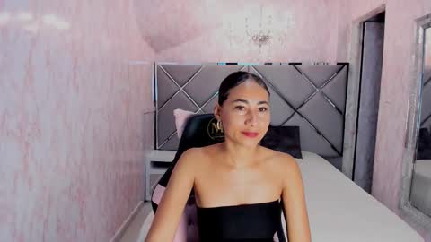 Snapshot of nia_imanni chatting on September 17, 7:23 pm NIA online show from September 17, 7:23 pm