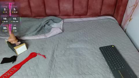 nia_thompsom online show from April 8, 1:57 pm