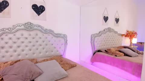 niacolussi online show from December 3, 7:27 pm