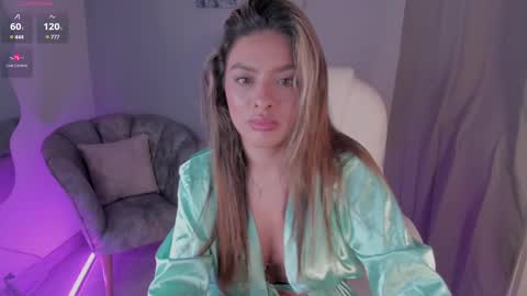 Nia online show from December 11, 8:28 pm